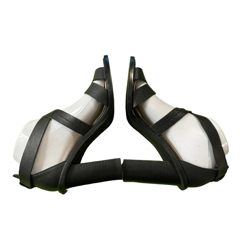 Tahari MADE heels Size 8.5